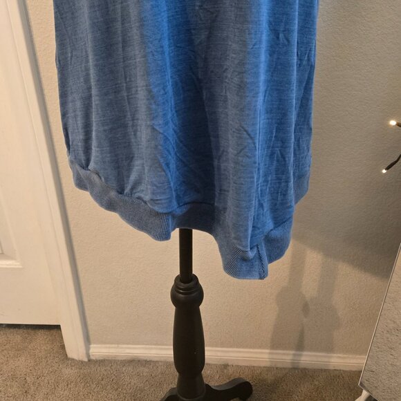 Chico's Jean Colored Top with offset hem design - Size 2 - EUC - Picture 4 of 7